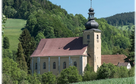Konradów - dzwony kościoła Podwyższenia Krzyża Świętego