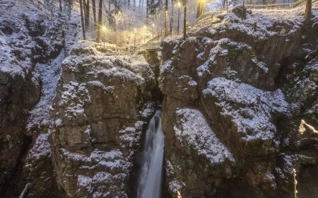 Wodospad Wilczki w szacie zimowej
