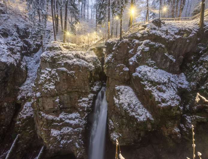 Wodospad Wilczki w szacie zimowej
