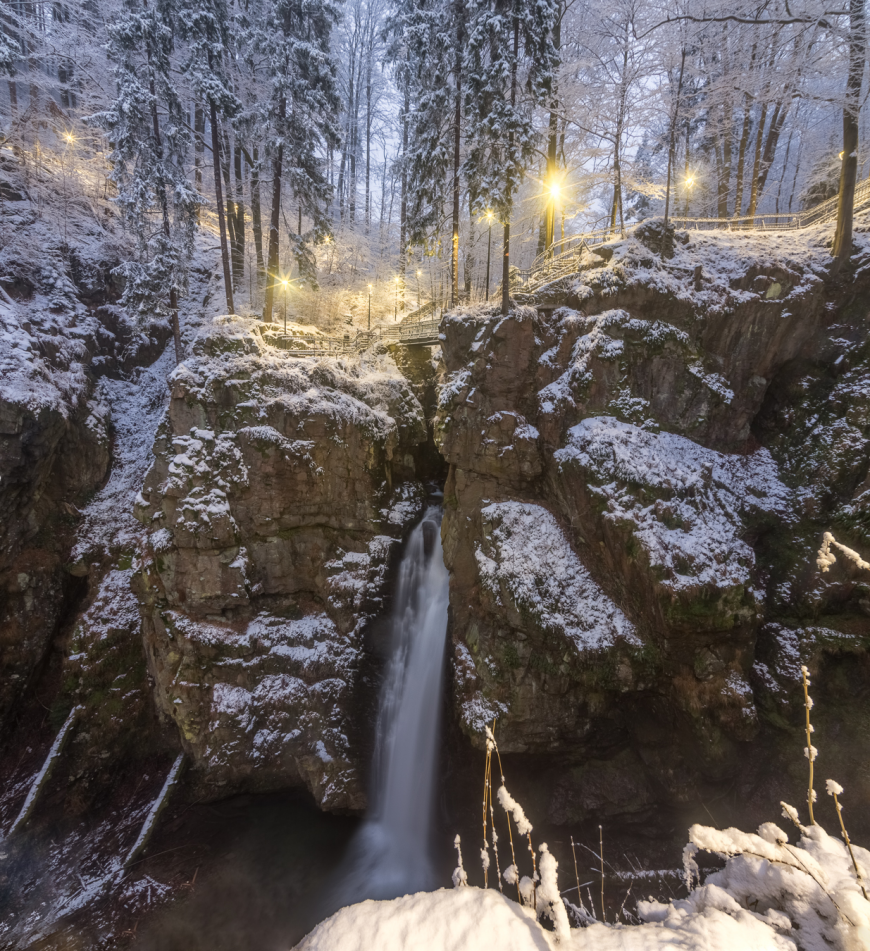 Wodospad Wilczki w szacie zimowej