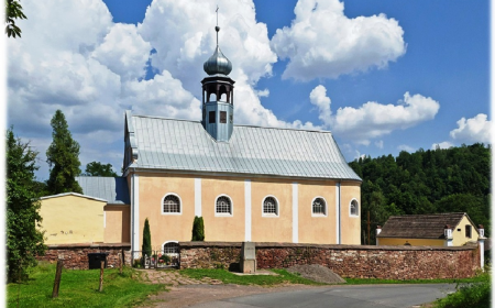 Tłumaczów - dzwony kościoła p. w.  śś. Piotra i Pawła