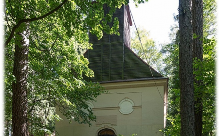 Kudowa Zdrój - Góra Parkowa – dzwony dawnego kościoła ewangelicko – augsburskiego  p. w.  Chrystusa Pana