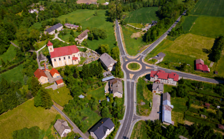Budowa ronda w Roztokach